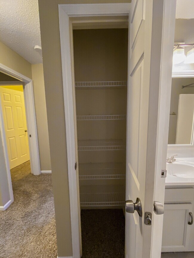 Building Photo - Welcome home to this charming 4-bedroom, 2.5-bath home in Noblesville!