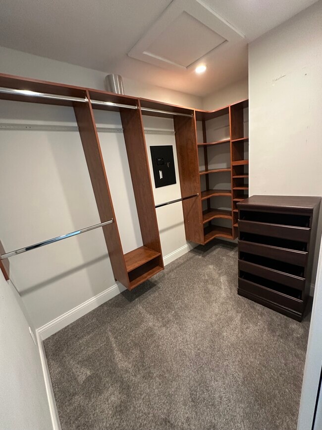 Building Photo - 1009 Stanford Dr