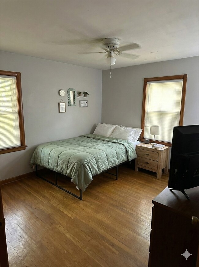 Building Photo - 563 Rellim Dr