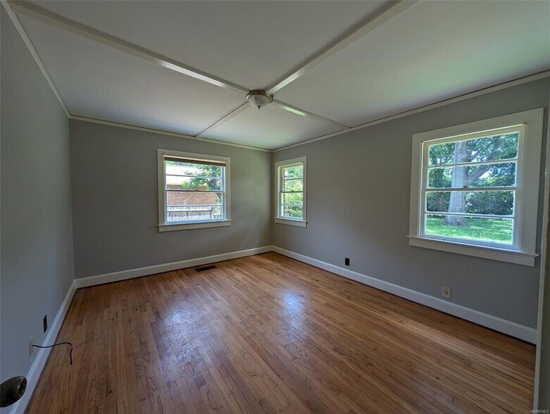 Building Photo - 10 Brantwood Dr