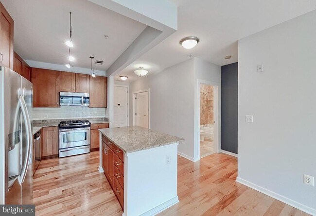 Building Photo - 2200 N Westmoreland St