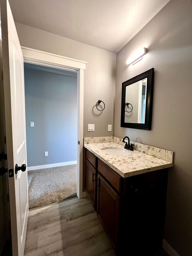 Building Photo - 7433 Saddlebrook Lp