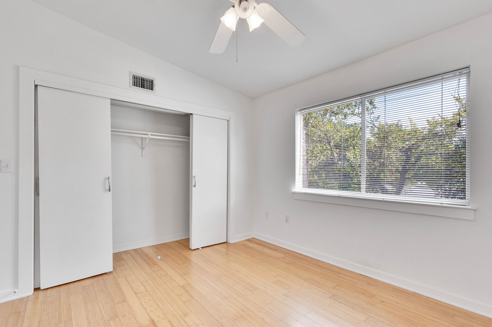 Building Photo - 2200 Dickson Dr