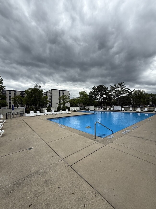 Building Photo - 9128 W Terrace Dr