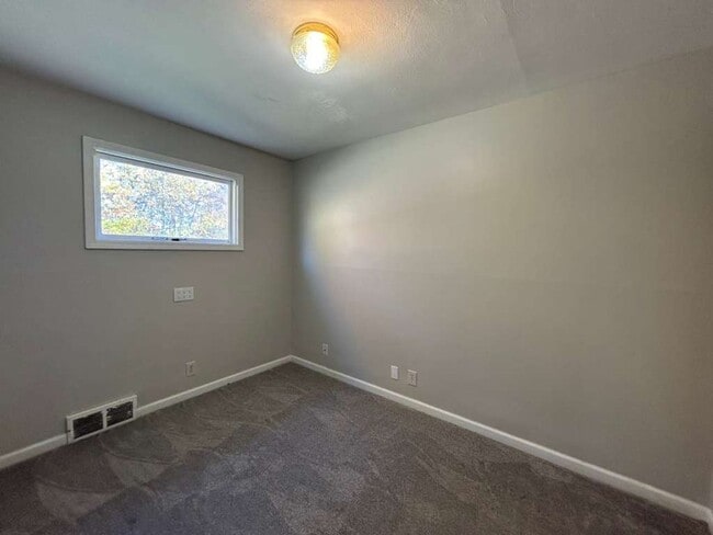 Building Photo - Spacious 3BR Single-Family Home in Mentor – Yard + Pets OK