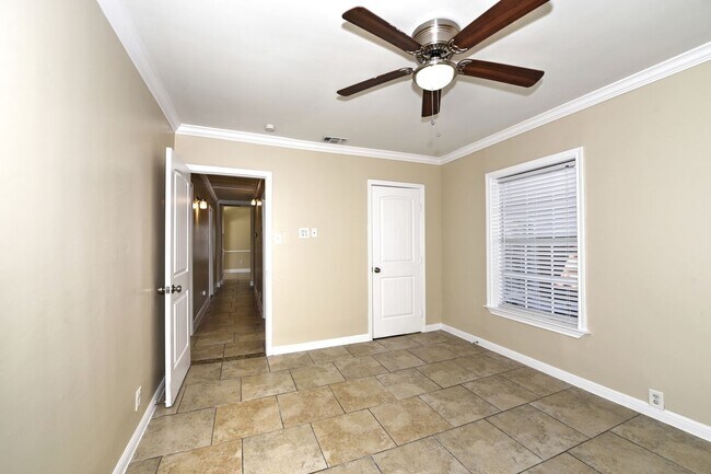 Building Photo - Stylish and Spacious 4-Bedroom Home PLUS C...