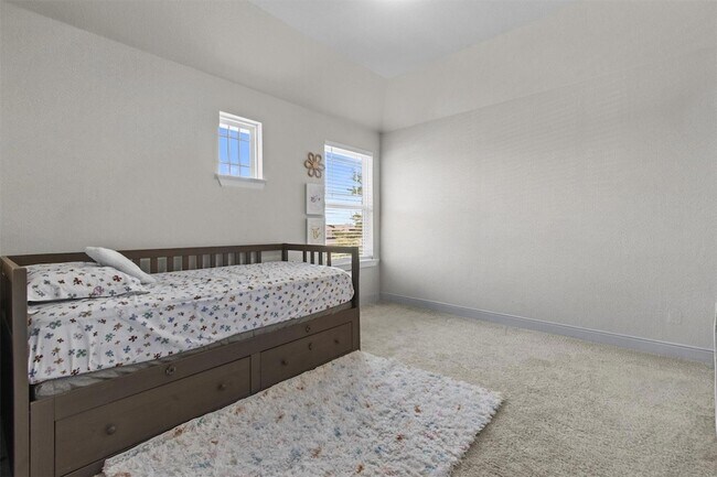 Building Photo - 324 Gaida Loop