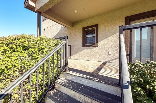 Building Photo - Beautiful 4-Bedroom House with Large Backy...