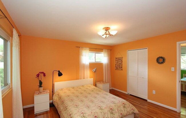 Building Photo - Rare Rockville Find! Upgraded 4BR/2.5BA Home with Fenced Yard – Pets Welcome!