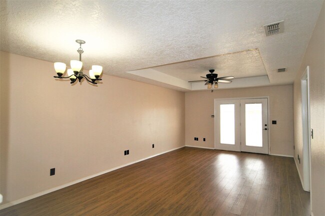 Building Photo - 105 Limestone