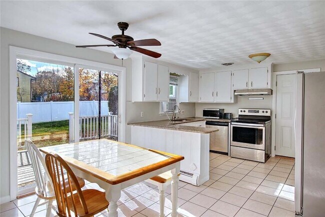 Building Photo - 138 Youngs Ave