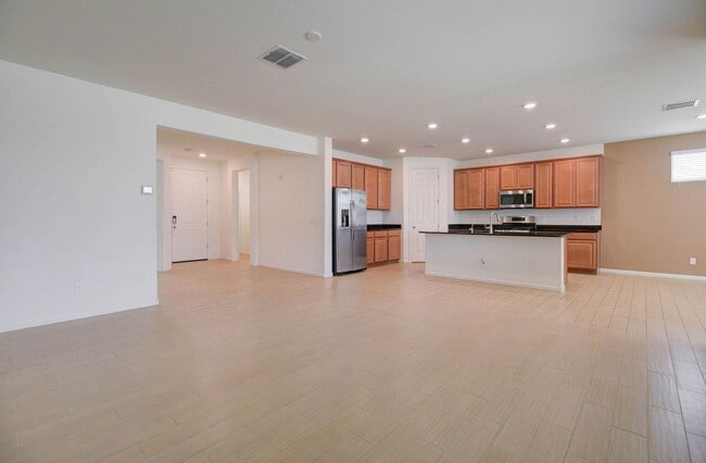 Building Photo - 1106 E Regent Dr