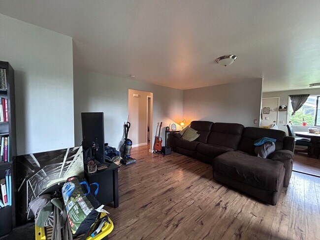 Building Photo - 3 Bed, 1 Bath Home in Ferndale with Garage