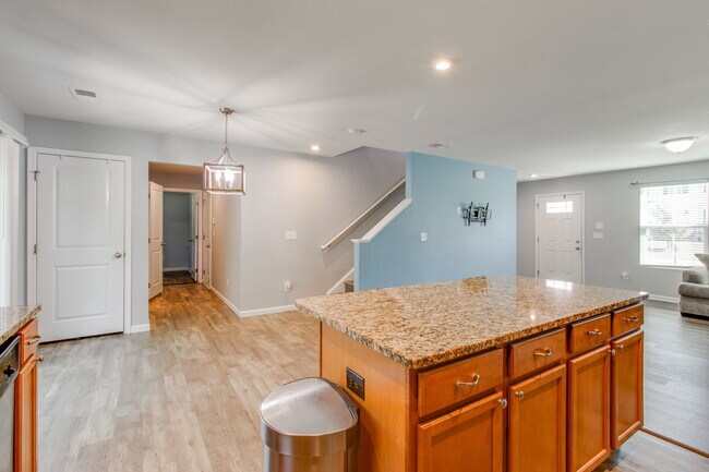 Building Photo - 1108 Lake Village Dr
