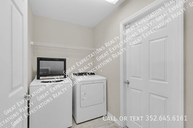 Building Photo - 11302 SW 62nd Cir