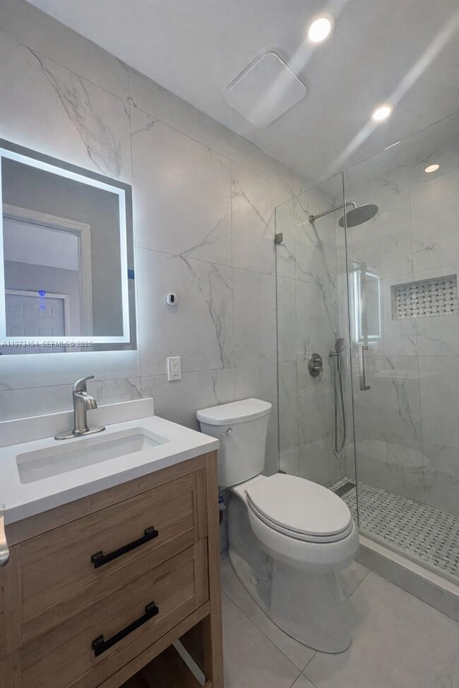 Building Photo - 2632 Madison St