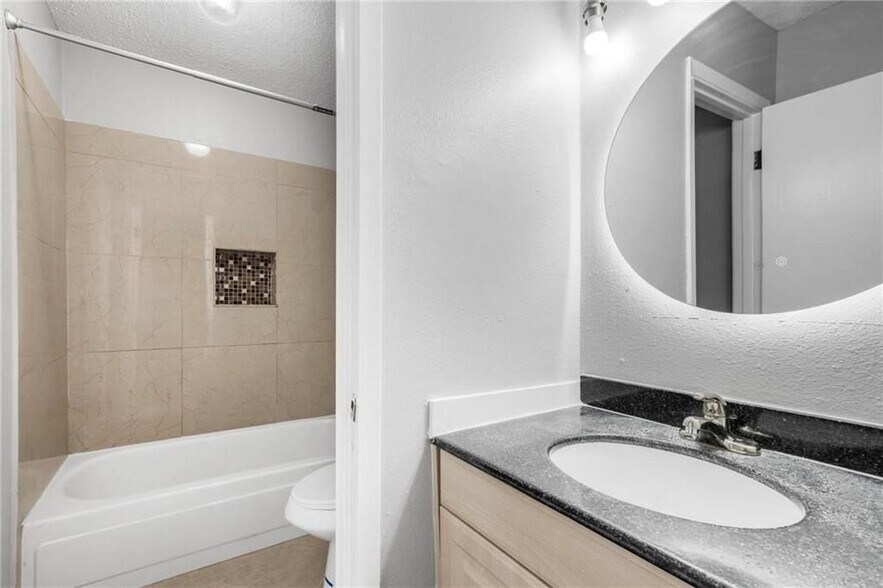 Building Photo - 4017 Cottage Hill Rd