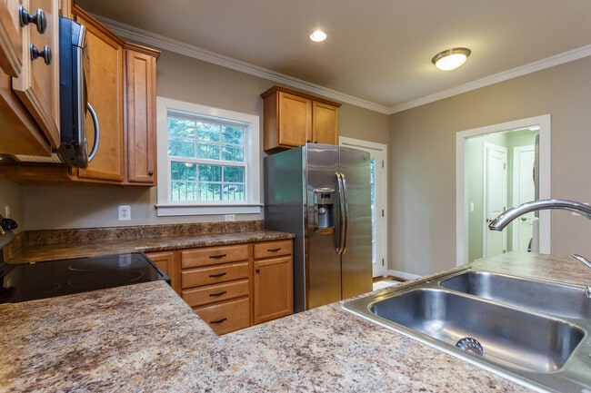 Building Photo - 154 Brookwood Dr