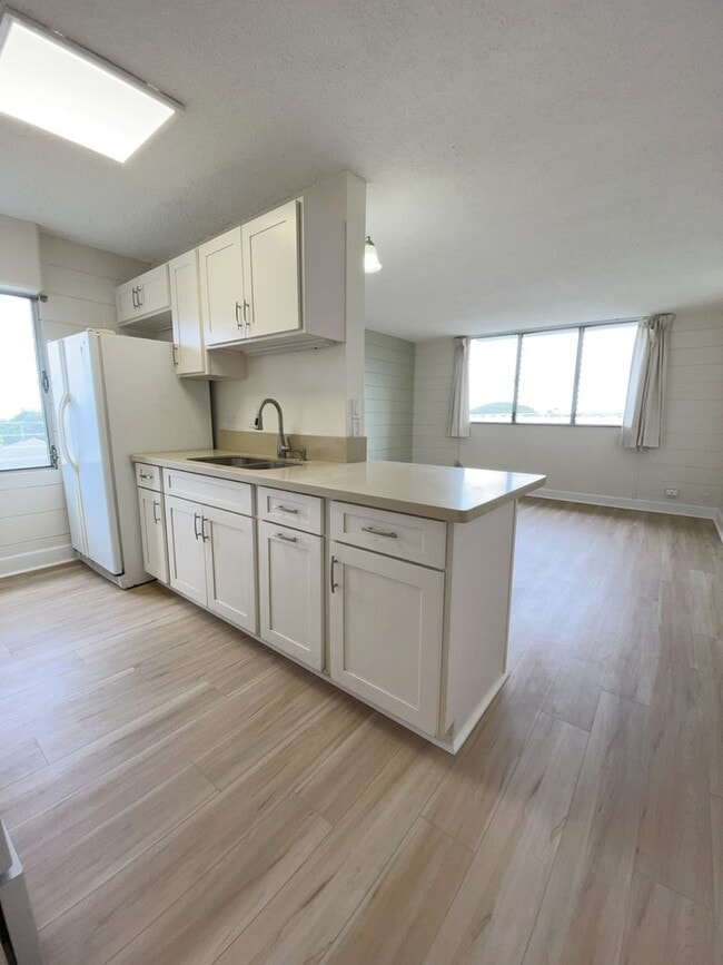 Building Photo - Nalanui Hale - 2 bed, 1 bath, 1 parking