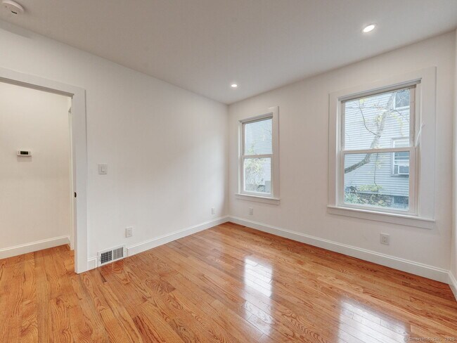 Building Photo - 44 Wallace Row