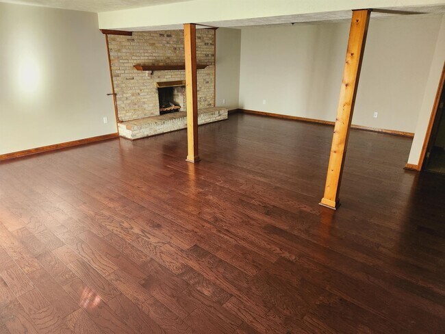 Building Photo - 1003 Goodview Dr
