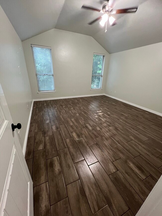 Building Photo - 3104 Woodcrest Creek Dr