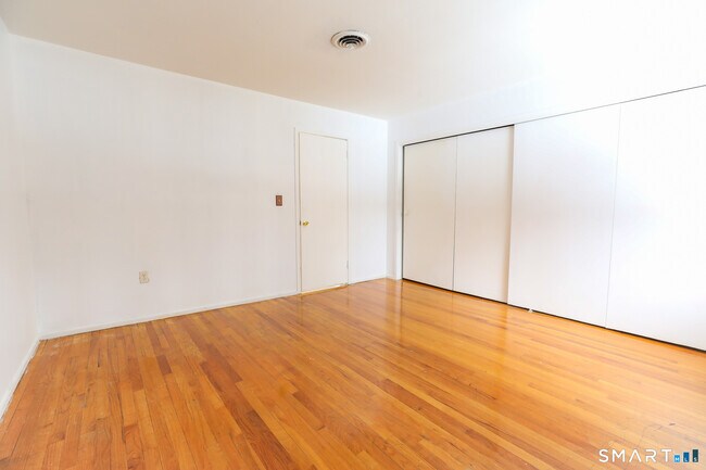 Building Photo - 1 Camelot Dr