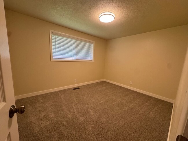 Building Photo - River Front Property