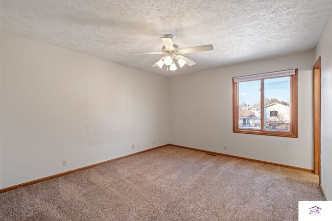 Building Photo - AVAILABLE NOW!