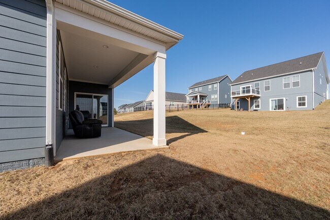 Building Photo - Modern Home with Open Floor Plan in Blacks...