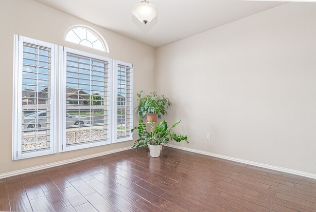 Building Photo - 1416 Cerrillos Ave