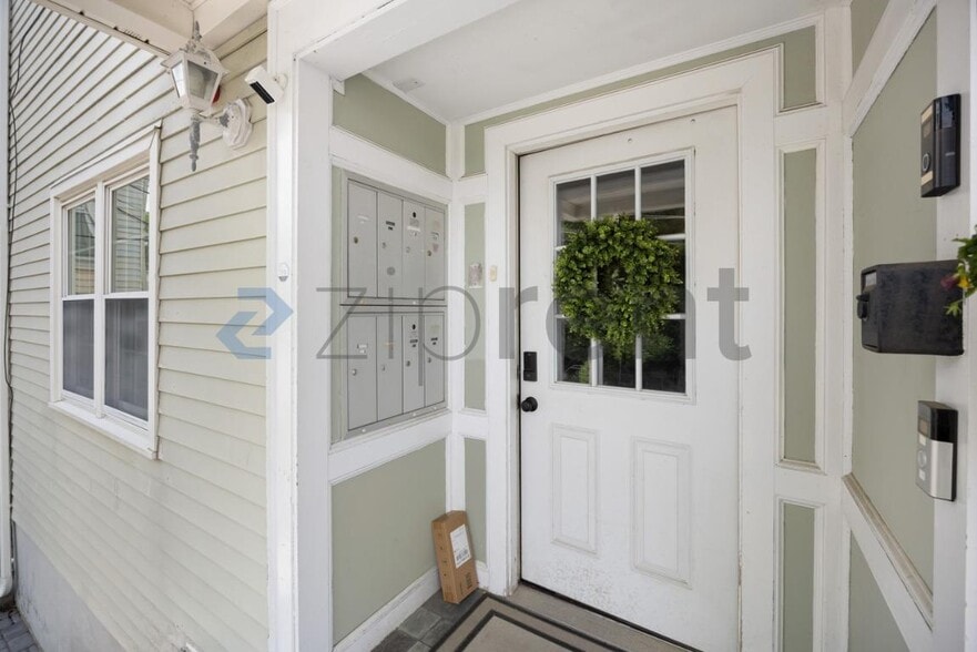 Building Photo - Unit 3