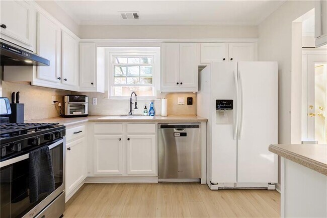 Building Photo - 2940 Lexington Trace Dr
