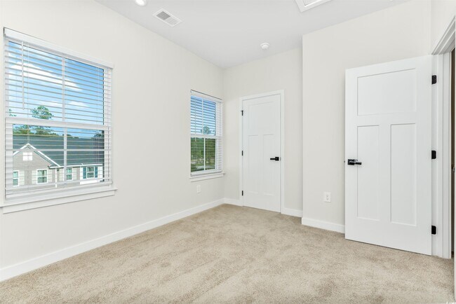 Building Photo - 303 Golan Cir