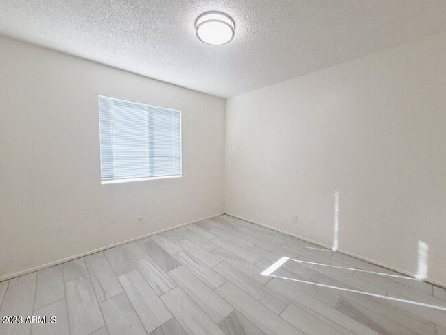 Building Photo - 506 E Southern Ave