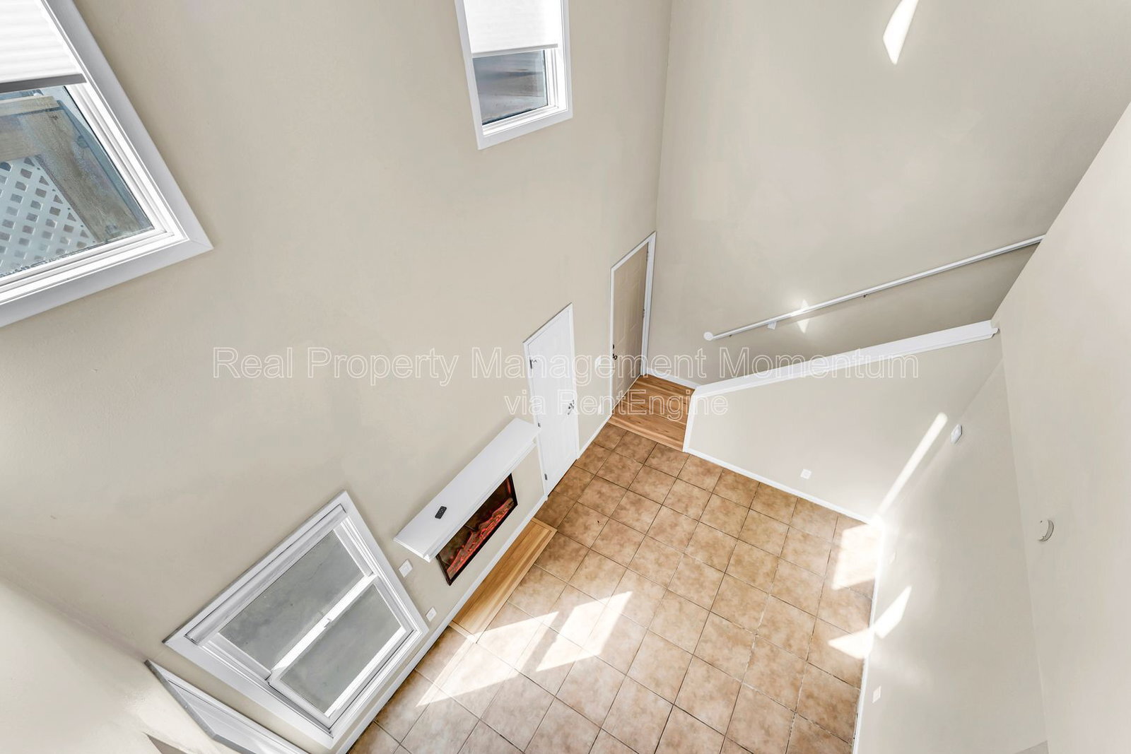 Building Photo - 930 E Primrose St