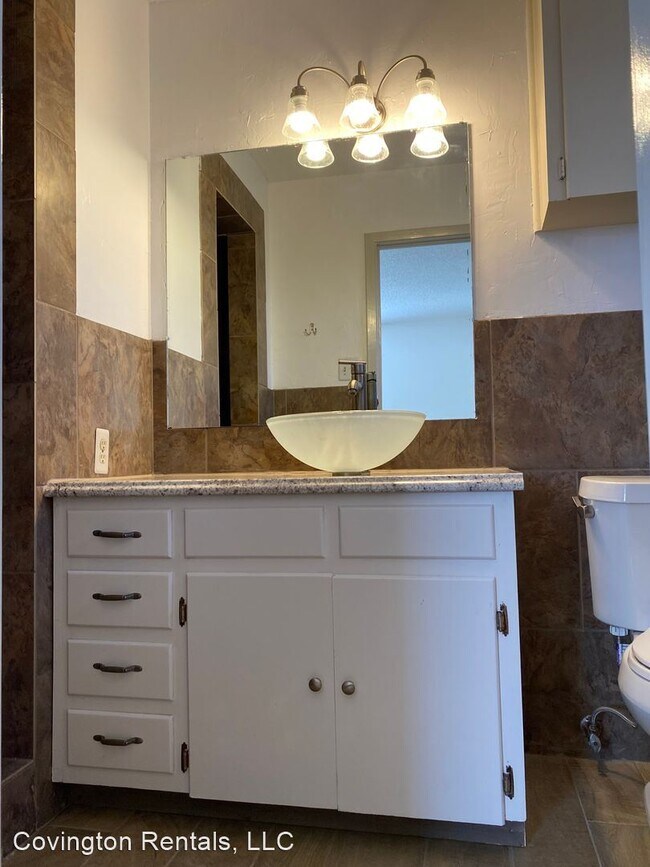 Building Photo - 3 br, 2 bath House - 204 Montrose St