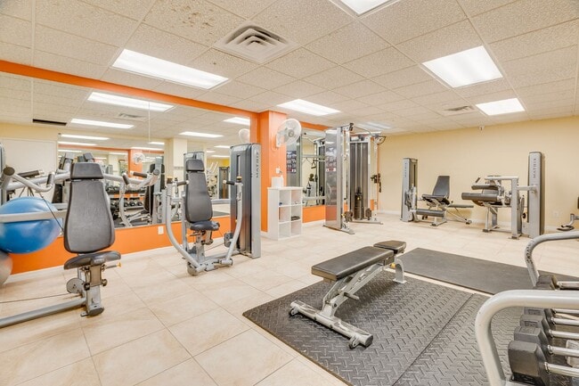 Building Photo - Direct Oceanfront Furnished/Unfurnished Co...