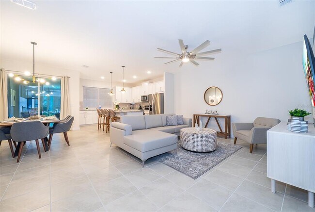 Building Photo - 1852 Tropical Palms Cir