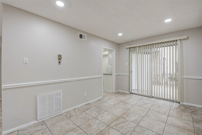 Building Photo - 7900 Westheimer Rd