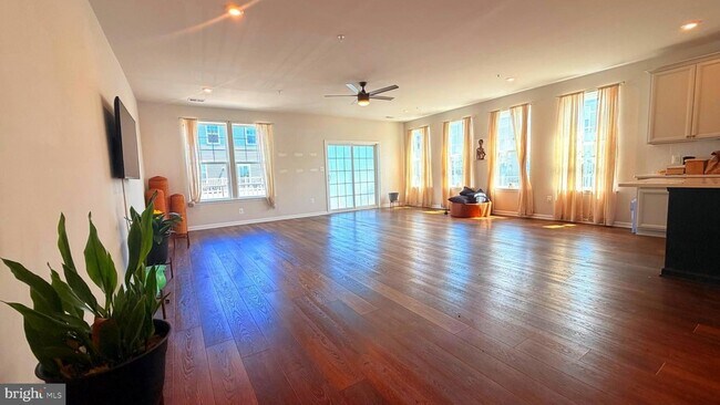 Building Photo - 10552 Neil Armstrong Way