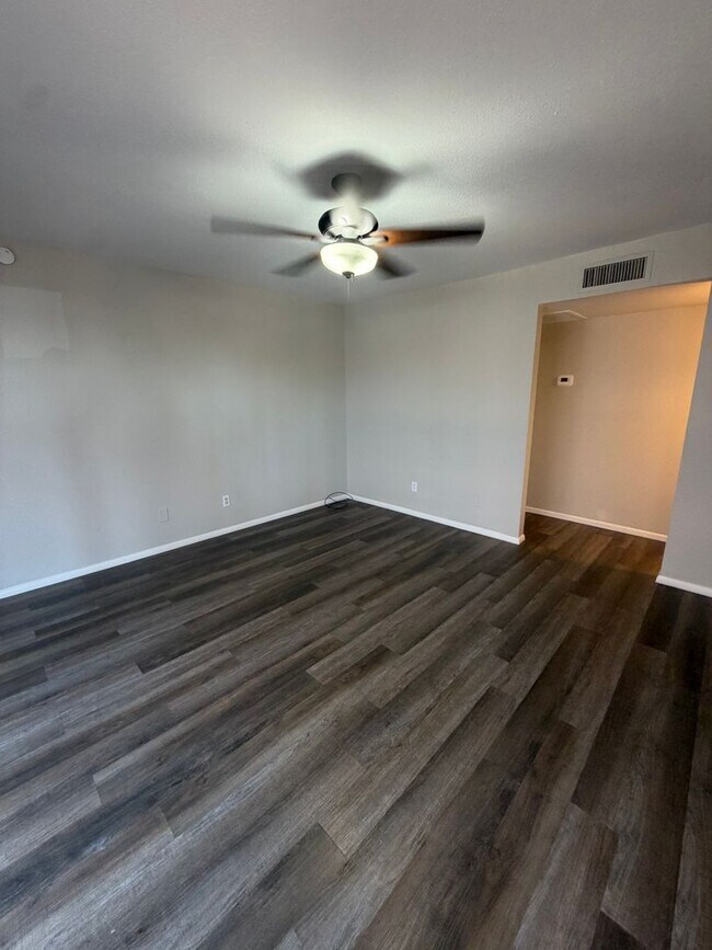 Building Photo - 1431 S Lazona Dr