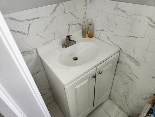 Building Photo - 21 Nassau Pl