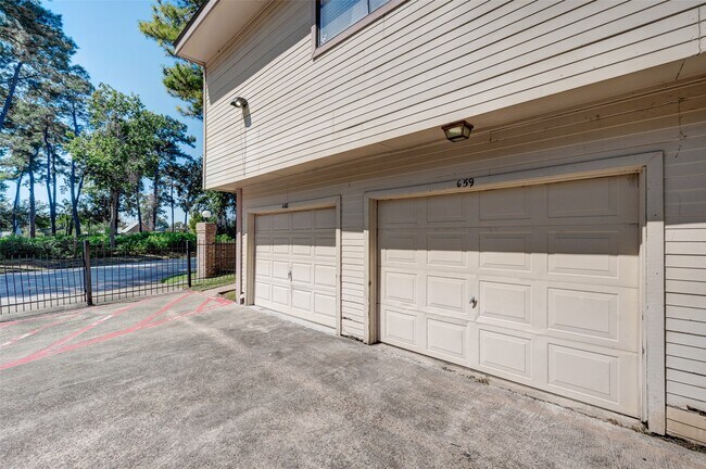 Building Photo - 16800 Sugar Pine Dr