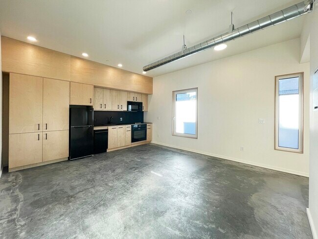 Building Photo - 1614 6th Ave