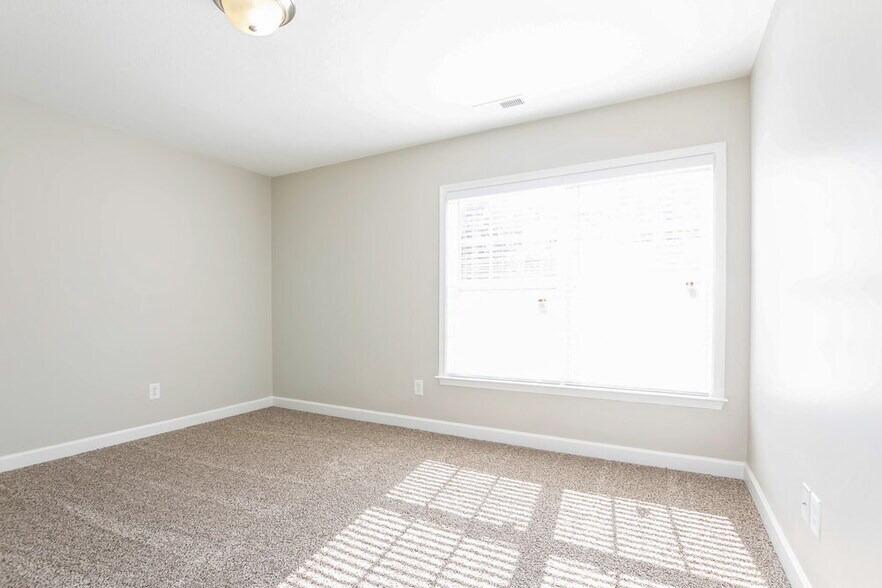 Building Photo - 4905 Stone Park Dr