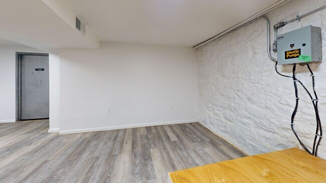 Building Photo - 436 Graham Ave
