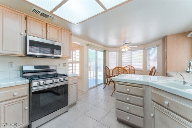 Building Photo - 5124 Appealing Ct