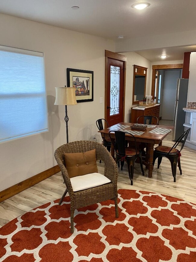 Building Photo - 444 E Montezuma Ave