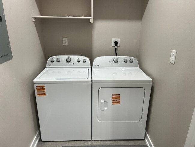 Building Photo - 923 Callie Ave